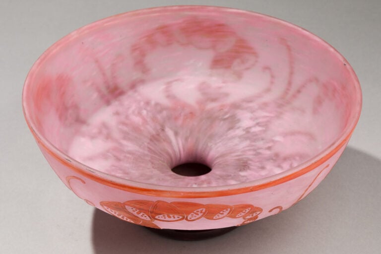 LE VERRE FRANCAIS - Grande coupe sur piédouche circulaire en verre doublé à déc… maison de vente aux encheres commissaire-priseur auction house boisgirard antonini