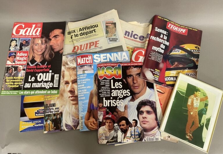 Lot Ayrton Senna comprenant des journaux, photos, cartes, livres