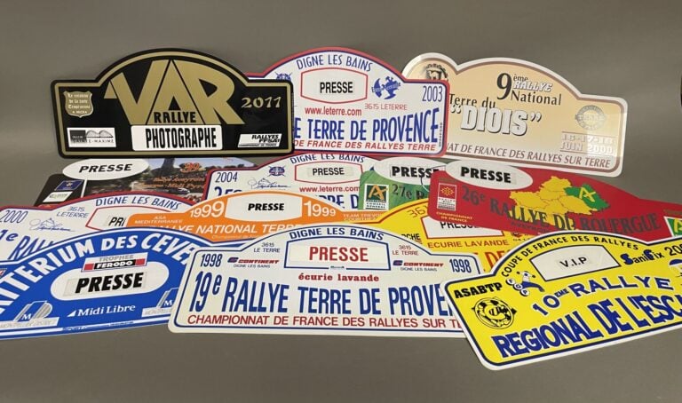 Lot de 38 plaques diverses : Rallye Monte Carlo, Rallye Terre des Cardabelles,…