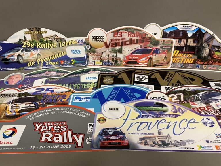 Lot de 38 plaques diverses : Rallye Monte Carlo, Rallye Terre des Cardabelles,…
