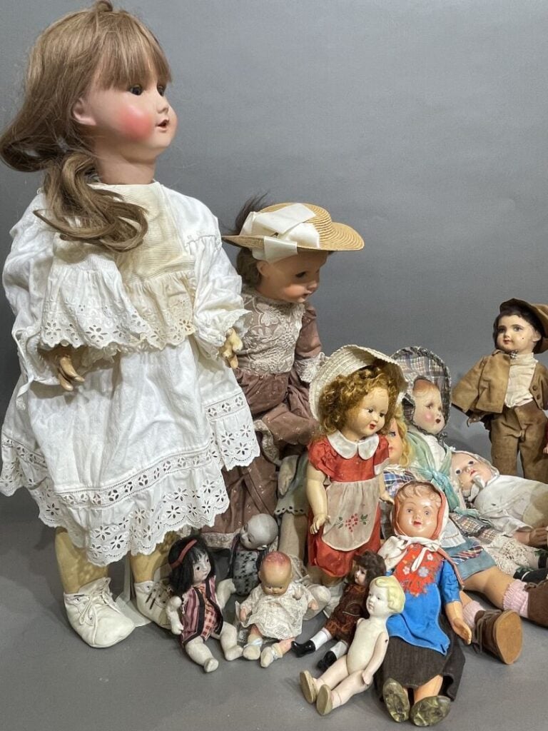Lot de poupées diverses