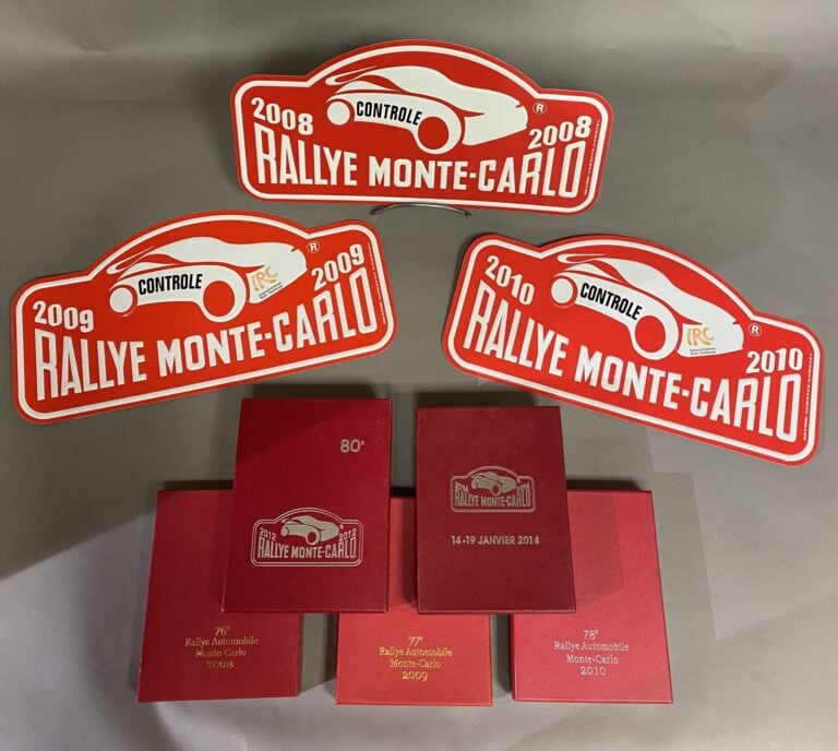 Lot Rallye Monte Carlo comprenant : - - 5 plaques souvenir Rallye Monte Carlo 2…