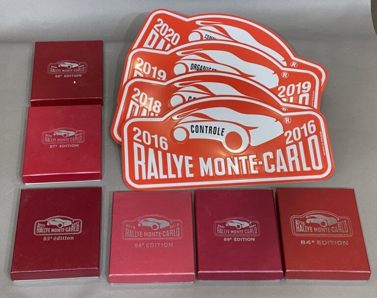 Lot Rallye Monte Carlo comprenant : - - 6 plaques souvenir Rallye Monte Carlo 2…