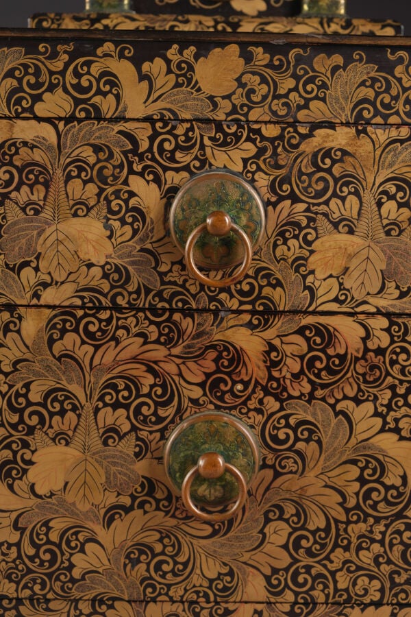 Miroir à main en alliage et son support en laque noire brillante - Le support e… Vente aux encheres – Auction House – Commissaire-priseur – Auctioneer - Boisgirard Antonini – Paris – Nice