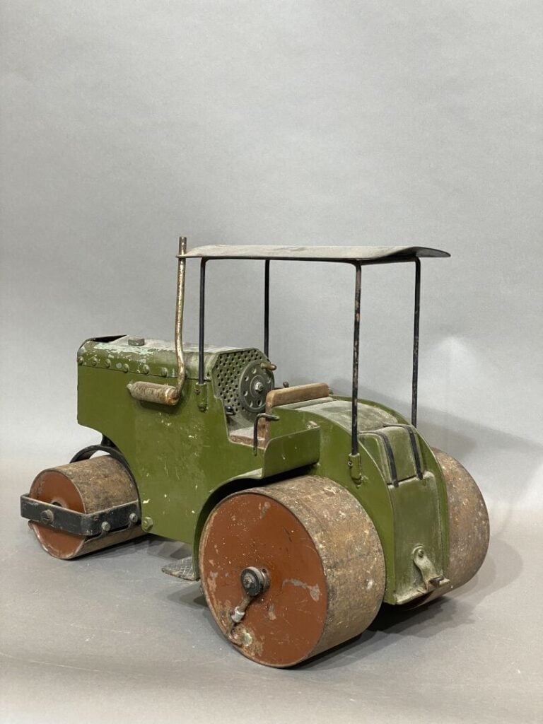 Niveleuse en tôle des années 1940, système électrique2
