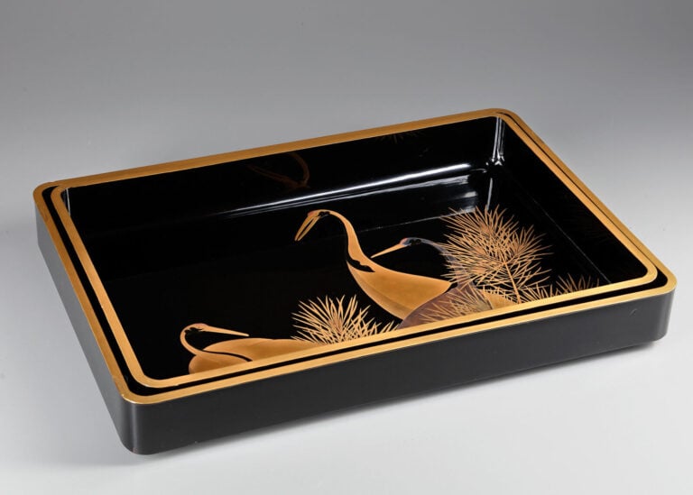 Paire d'hirobuta 広 蓋 (plateaux de présentation) laqués à décor de grues au mili… Vente aux encheres – Auction House – Commissaire-priseur – Auctioneer - Boisgirard Antonini – Paris – Nice