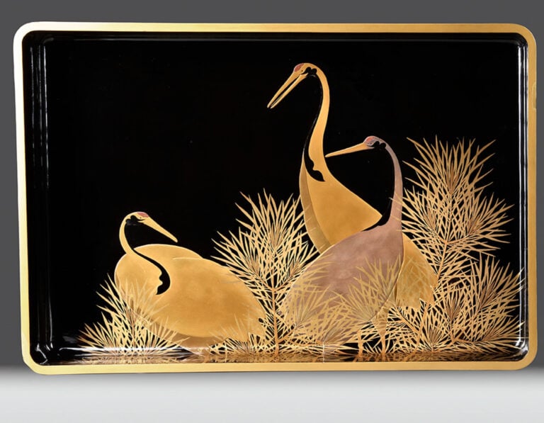 Paire d'hirobuta 広 蓋 (plateaux de présentation) laqués à décor de grues au mili… Vente aux encheres – Auction House – Commissaire-priseur – Auctioneer - Boisgirard Antonini – Paris – Nice