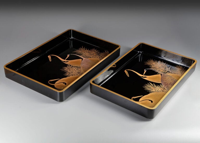 Paire d'hirobuta 広 蓋 (plateaux de présentation) laqués à décor de grues au mili… Vente aux encheres – Auction House – Commissaire-priseur – Auctioneer - Boisgirard Antonini – Paris – Nice