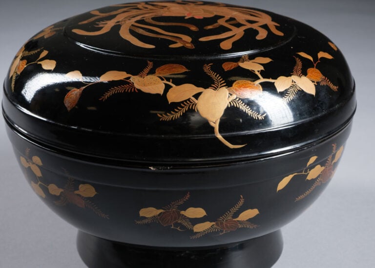 Paire de jikirô 食 籠 (récipients pour nourriture cérémonielle) laqués à décor de… Vente aux encheres – Auction House – Commissaire-priseur – Auctioneer - Boisgirard Antonini – Paris – Nice