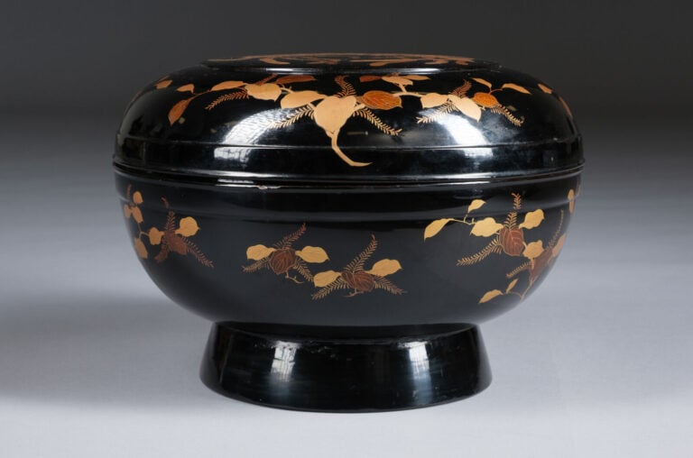 Paire de jikirô 食 籠 (récipients pour nourriture cérémonielle) laqués à décor de… Vente aux encheres – Auction House – Commissaire-priseur – Auctioneer - Boisgirard Antonini – Paris – Nice