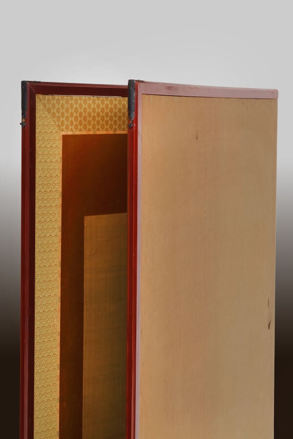 Paravent à deux panneaux à décor de deux femmes portant des kimonos. - Les femm… Vente aux encheres – Auction House – Commissaire-priseur – Auctioneer - Boisgirard Antonini – Paris – Nice
