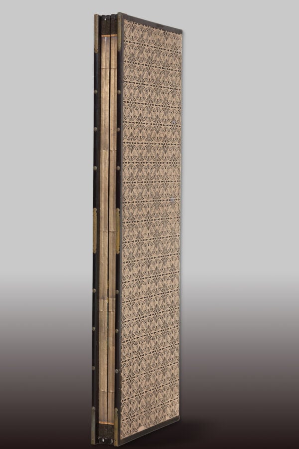 Paravent à six panneaux, à décor d'un grand pin incliné 松 (matsu) entouré de le… Vente aux encheres – Auction House – Commissaire-priseur – Auctioneer - Boisgirard Antonini – Paris – Nice