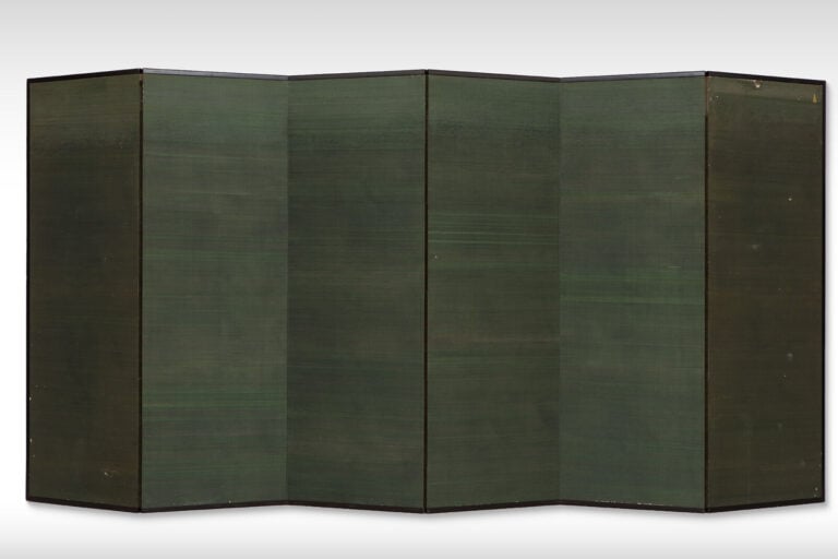 Paravent à six panneaux à décor d'un pin, sur lequel est perché un faucon. - -… Vente aux encheres – Auction House – Commissaire-priseur – Auctioneer - Boisgirard Antonini – Paris – Nice