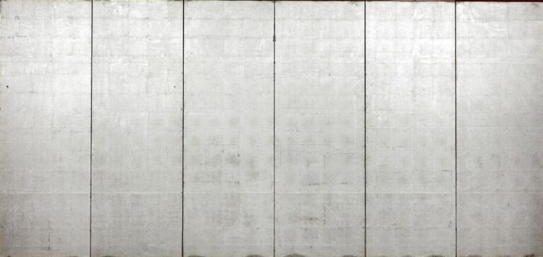 Paravent à six panneaux en feuille d'argent oxydée (ginpaku). - Les panneaux so… Vente aux encheres – Auction House – Commissaire-priseur – Auctioneer - Boisgirard Antonini – Paris – Nice