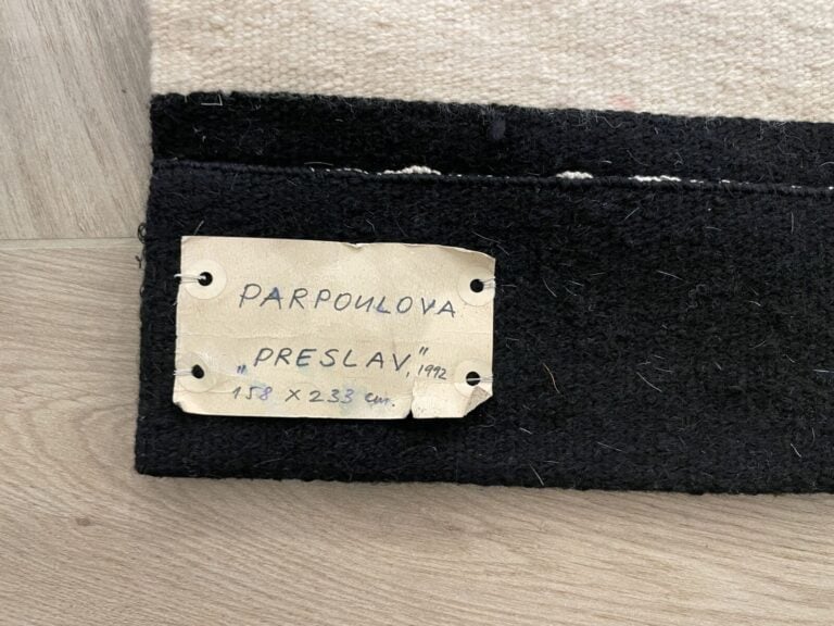 Parpoulova - « Preslav » - Tapisserie en laine bleue et motifs rayés blanc et n… maison de vente aux encheres commissaire-priseur auction house boisgirard antonini