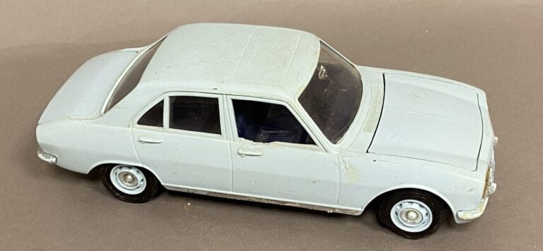 Peugeot 504 Meccano Triang 33