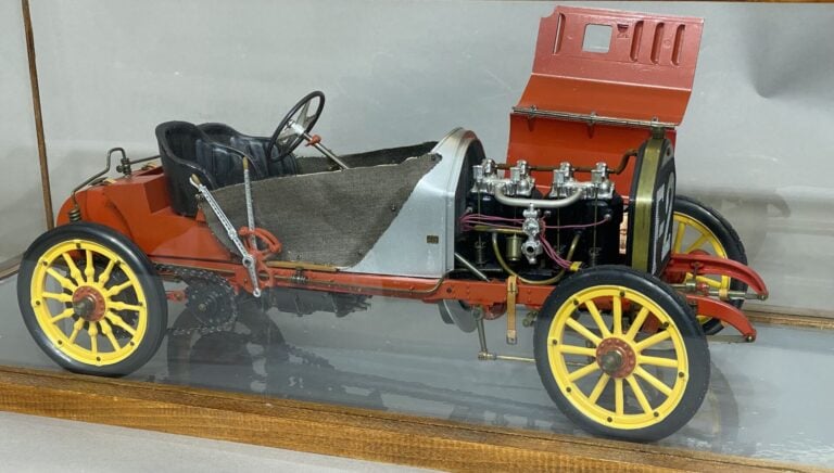 Pocher 1/8ème Fiat 130 HP F-2 Racer 1907 - Montage professionnel - Dans sa vitr…