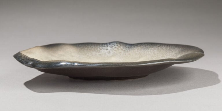 Pol CHAMBOST (1906-1983) - Coquille formant vide-poches en faience émaillée - S… maison de vente aux encheres commissaire-priseur auction house boisgirard antonini