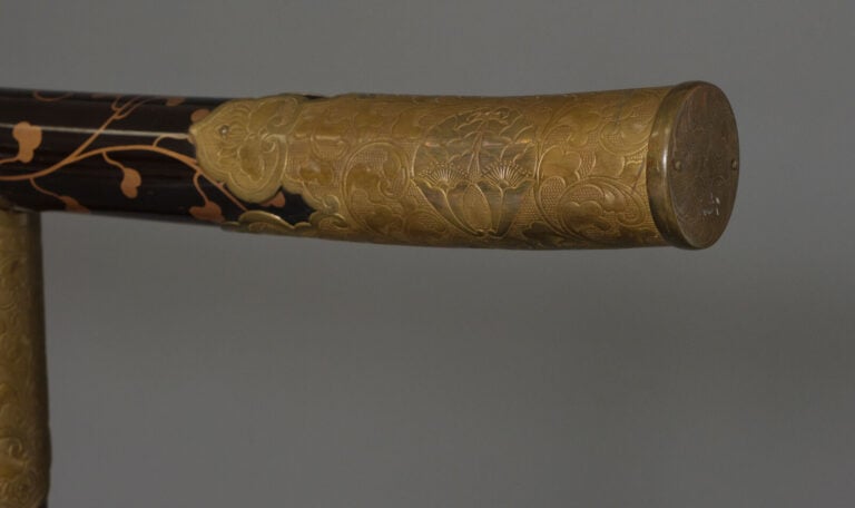 Porte-vêtements en bois laqué 衣 桁 (ikô), traditionnellement utilisé pour l'expo… Vente aux encheres – Auction House – Commissaire-priseur – Auctioneer - Boisgirard Antonini – Paris – Nice