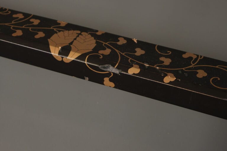 Porte-vêtements en bois laqué 衣 桁 (ikô), traditionnellement utilisé pour l'expo… Vente aux encheres – Auction House – Commissaire-priseur – Auctioneer - Boisgirard Antonini – Paris – Nice
