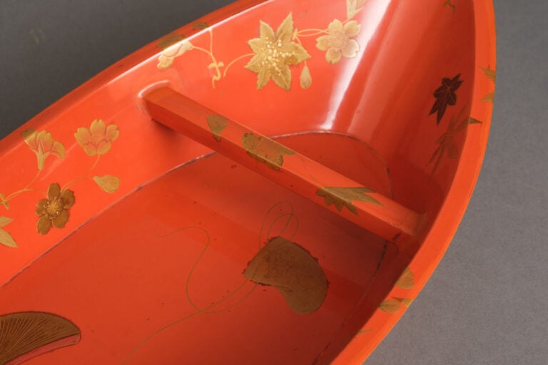 Récipient en laque Wajima 輪島塗り destiné aux compositions florales ikebana en for…