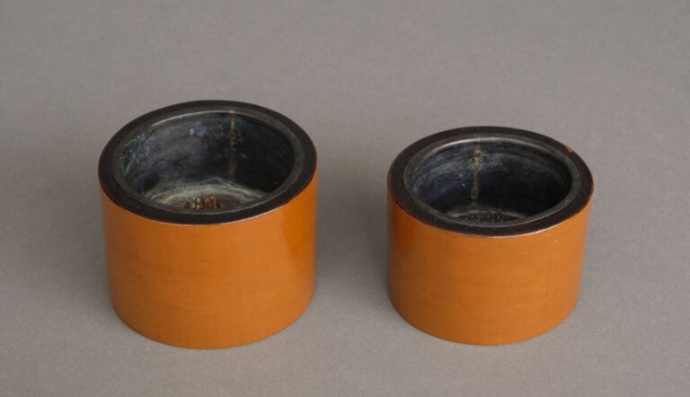 Récipient en laque Wajima 輪島塗り destiné aux compositions florales ikebana en for…