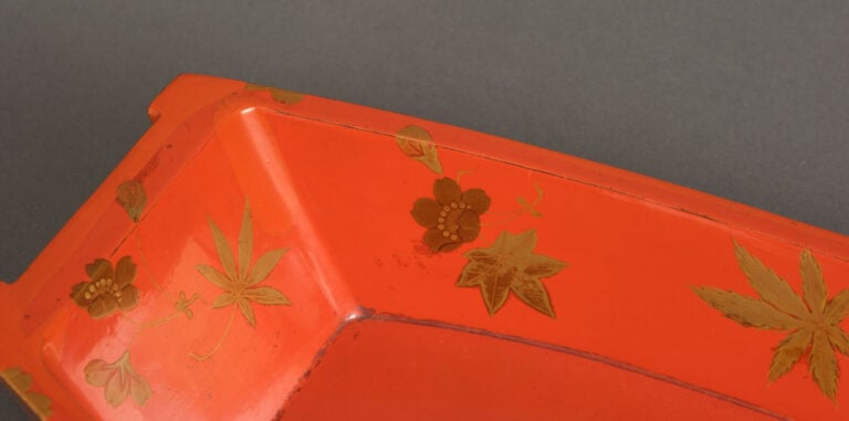Récipient en laque Wajima 輪島塗り destiné aux compositions florales ikebana en for…