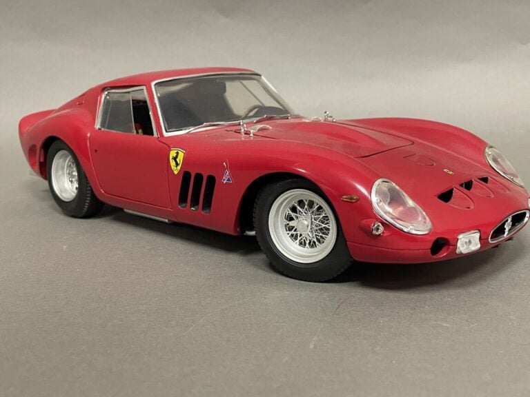 REVELL - FERRARI 250 GTO, échelle 1/12ème - Parfait état