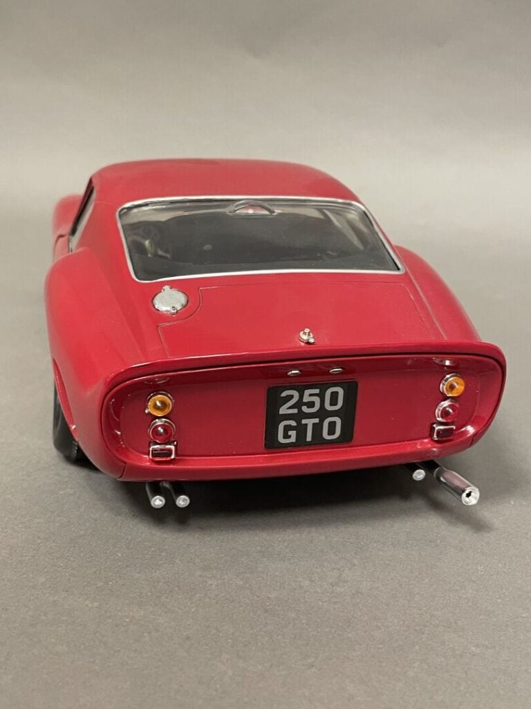REVELL - FERRARI 250 GTO, échelle 1/12ème - Parfait état