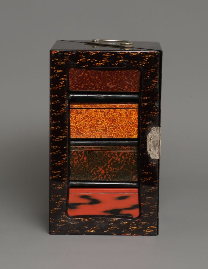 Sage'jûbako 提げ重箱 (coffret de pique-nique portable) à quatre étages laqué Tsugar…