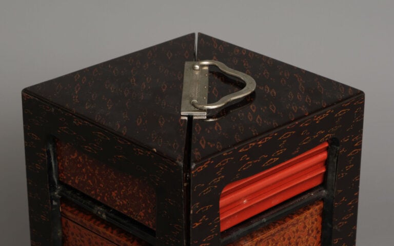 Sage'jûbako 提げ重箱 (coffret de pique-nique portable) à quatre étages laqué Tsugar…