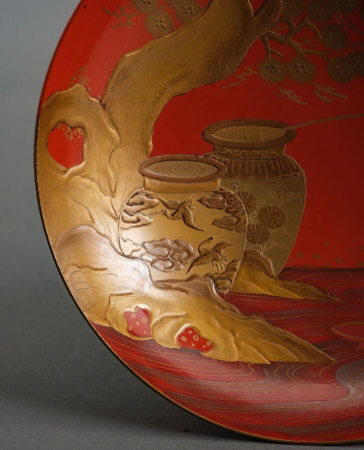 Sakazuki 盃 (coupes à saké) en laque, au design raffiné représentant deux pots e…