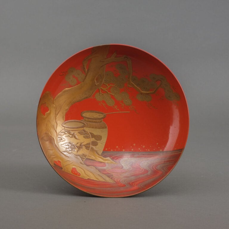 Sakazuki 盃 (coupes à saké) en laque, au design raffiné représentant deux pots e…