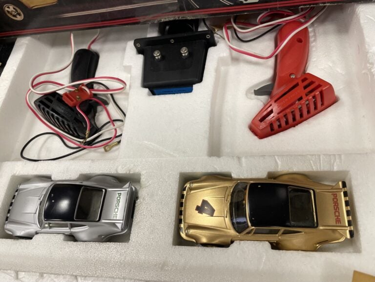 SCALETRIX - Circuit entièrement équipé, modèle Porsche Le Mans