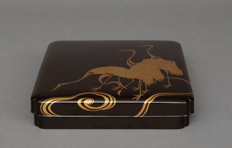 Suzuri'bako 硯箱 (boîte à écriture) en laque de forme rectangulaire aux coins lob…