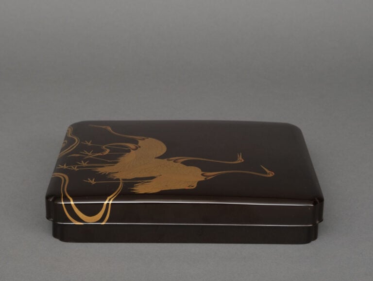 Suzuri'bako 硯箱 (boîte à écriture) en laque de forme rectangulaire aux coins lob…
