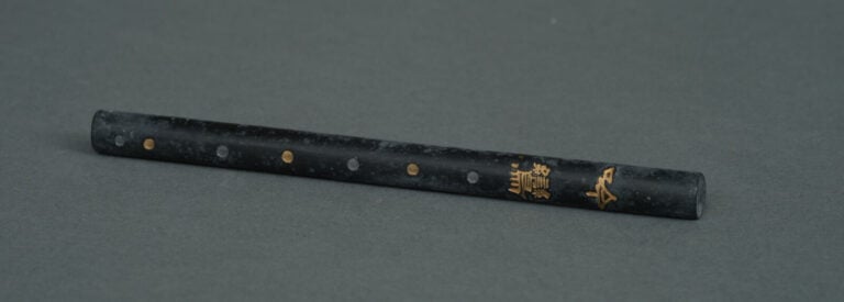 Suzuri'bako 硯箱 (boîte à écriture) laquée représentant Jurojin 寿老人, l'un des sep…