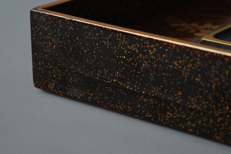 Suzuribako 硯 箱 (boîte à écrire ) laquée de forme rectangulaire à décor d'un cou… Vente aux encheres – Auction House – Commissaire-priseur – Auctioneer - Boisgirard Antonini – Paris – Nice