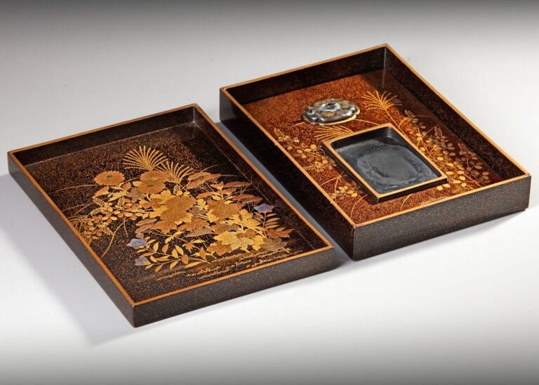 Suzuribako 硯 箱 (boîte à écrire ) laquée de forme rectangulaire à décor d'un cou… Vente aux encheres – Auction House – Commissaire-priseur – Auctioneer - Boisgirard Antonini – Paris – Nice