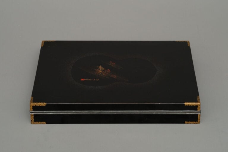 Suzuribako 硯箱 (boîte à écriture) laquée attribuée à Nakayama Komin 中山胡民 (1808?-…