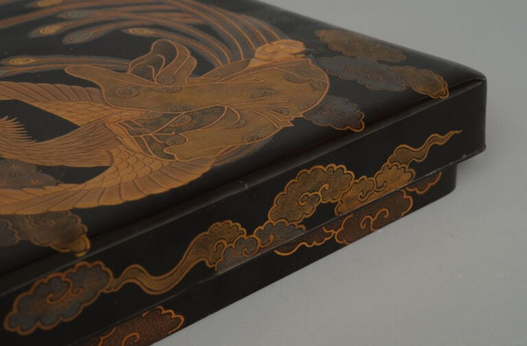 Suzuribako 硯箱 (boîte à écriture) représentant l'immortel chinois Mei Fu 梅福 (Bai…