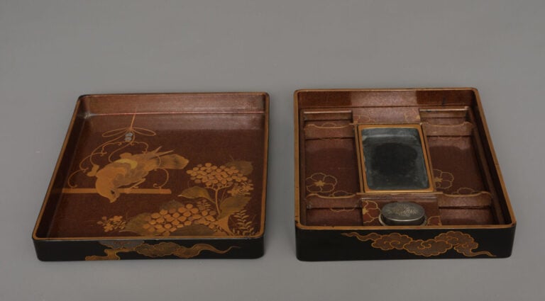Suzuribako 硯箱 (boîte à écriture) représentant l'immortel chinois Mei Fu 梅福 (Bai…