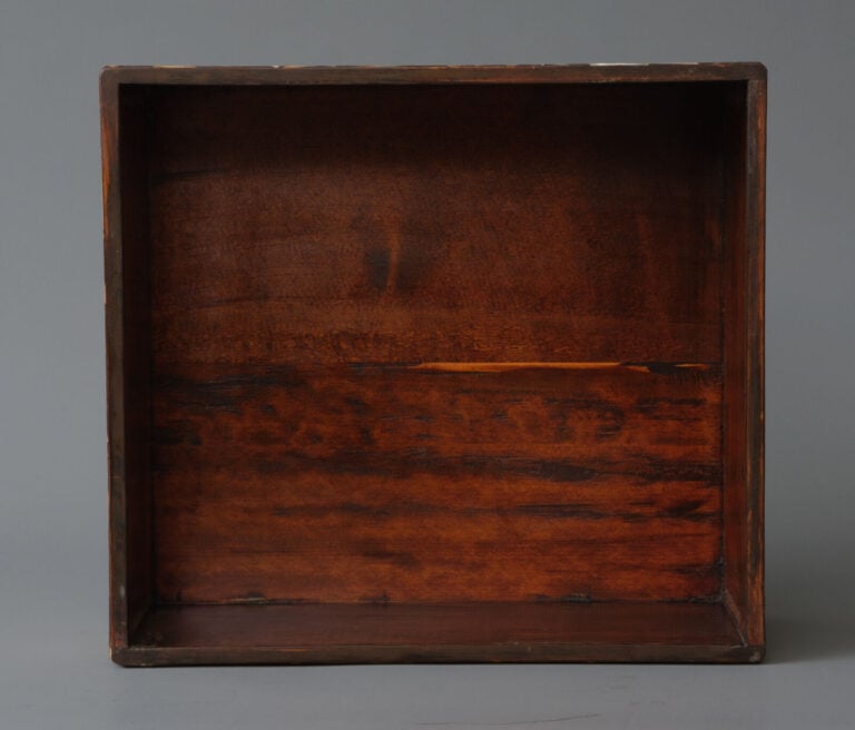 Tebako 手箱 (boîte pour accessoires personnels) attribuée à l'artiste laqueur Koj… Vente aux encheres – Auction House – Commissaire-priseur – Auctioneer - Boisgirard Antonini – Paris – Nice
