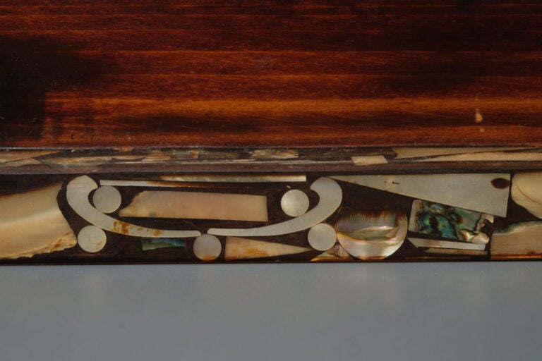 Tebako 手箱 (boîte pour accessoires personnels) attribuée à l'artiste laqueur Koj… Vente aux encheres – Auction House – Commissaire-priseur – Auctioneer - Boisgirard Antonini – Paris – Nice