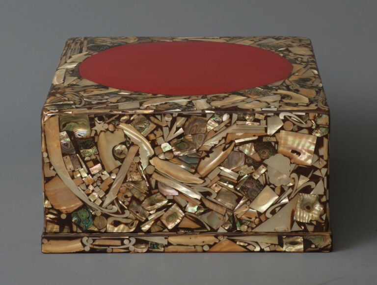 Tebako 手箱 (boîte pour accessoires personnels) attribuée à l'artiste laqueur Koj… Vente aux encheres – Auction House – Commissaire-priseur – Auctioneer - Boisgirard Antonini – Paris – Nice