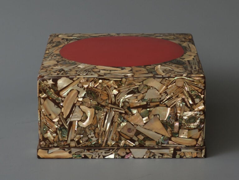 Tebako 手箱 (boîte pour accessoires personnels) attribuée à l'artiste laqueur Koj… Vente aux encheres – Auction House – Commissaire-priseur – Auctioneer - Boisgirard Antonini – Paris – Nice