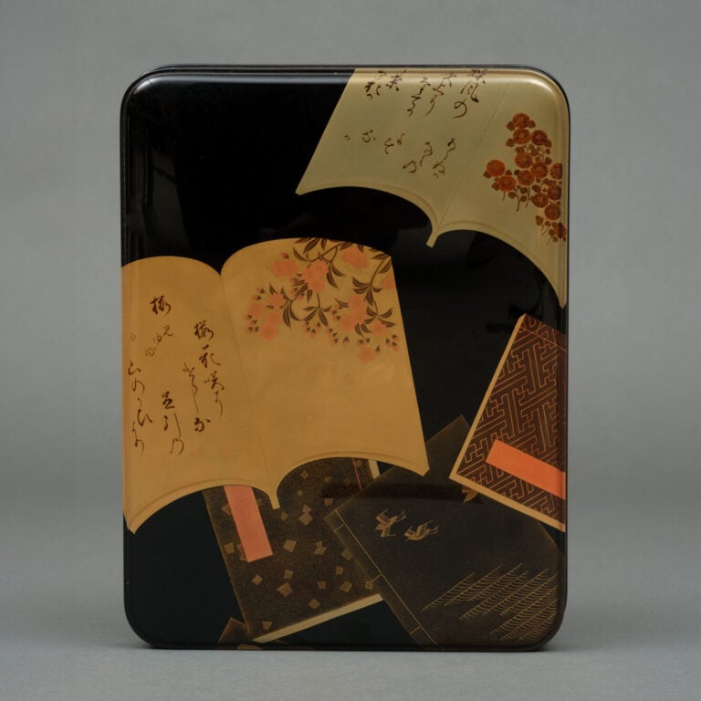 Tebako 手箱 (boîte pour accessoires personnels) rectangulaire en laque noire à co…