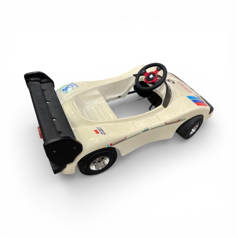 TOYS TOYS - Peugeot 905, voiture à pédale, début des années 90