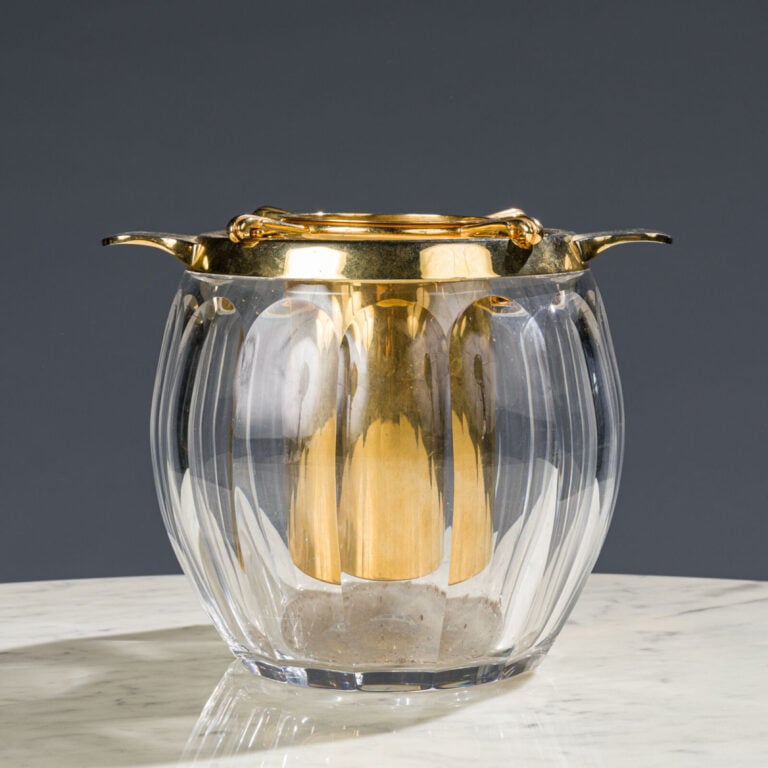 Travail des ANNEES 1970 - Seau à glace en verre taillé et métal doré - H : 23 c… maison de vente aux encheres commissaire-priseur auction house boisgirard antonini