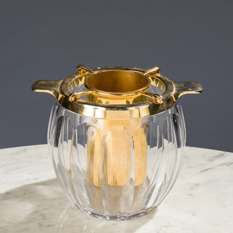 Travail des ANNEES 1970 - Seau à glace en verre taillé et métal doré - H : 23 c… maison de vente aux encheres commissaire-priseur auction house boisgirard antonini